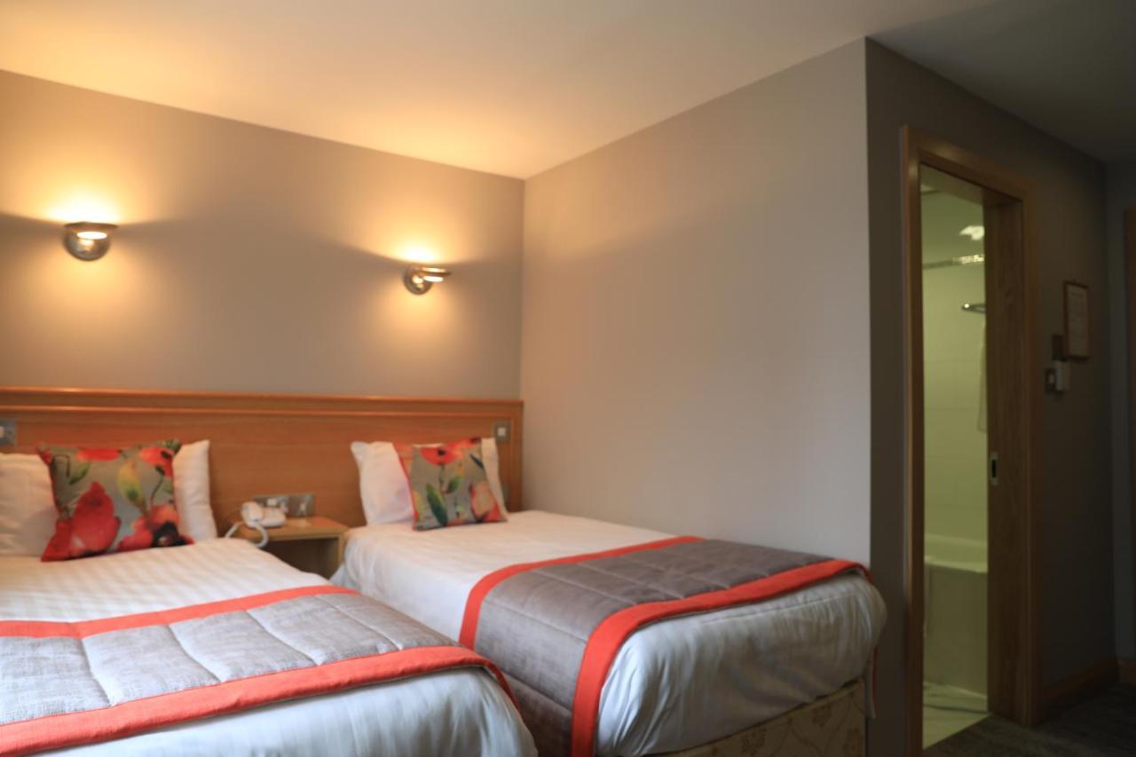 The Valley Hotel & Carriage Gardens Fivemiletown ภายนอก รูปภาพ