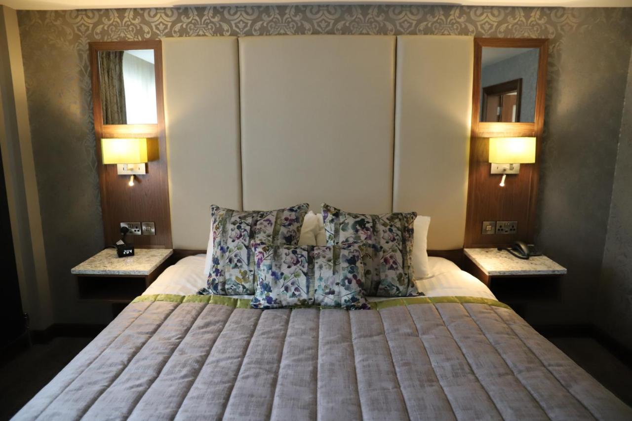 The Valley Hotel & Carriage Gardens Fivemiletown ภายนอก รูปภาพ