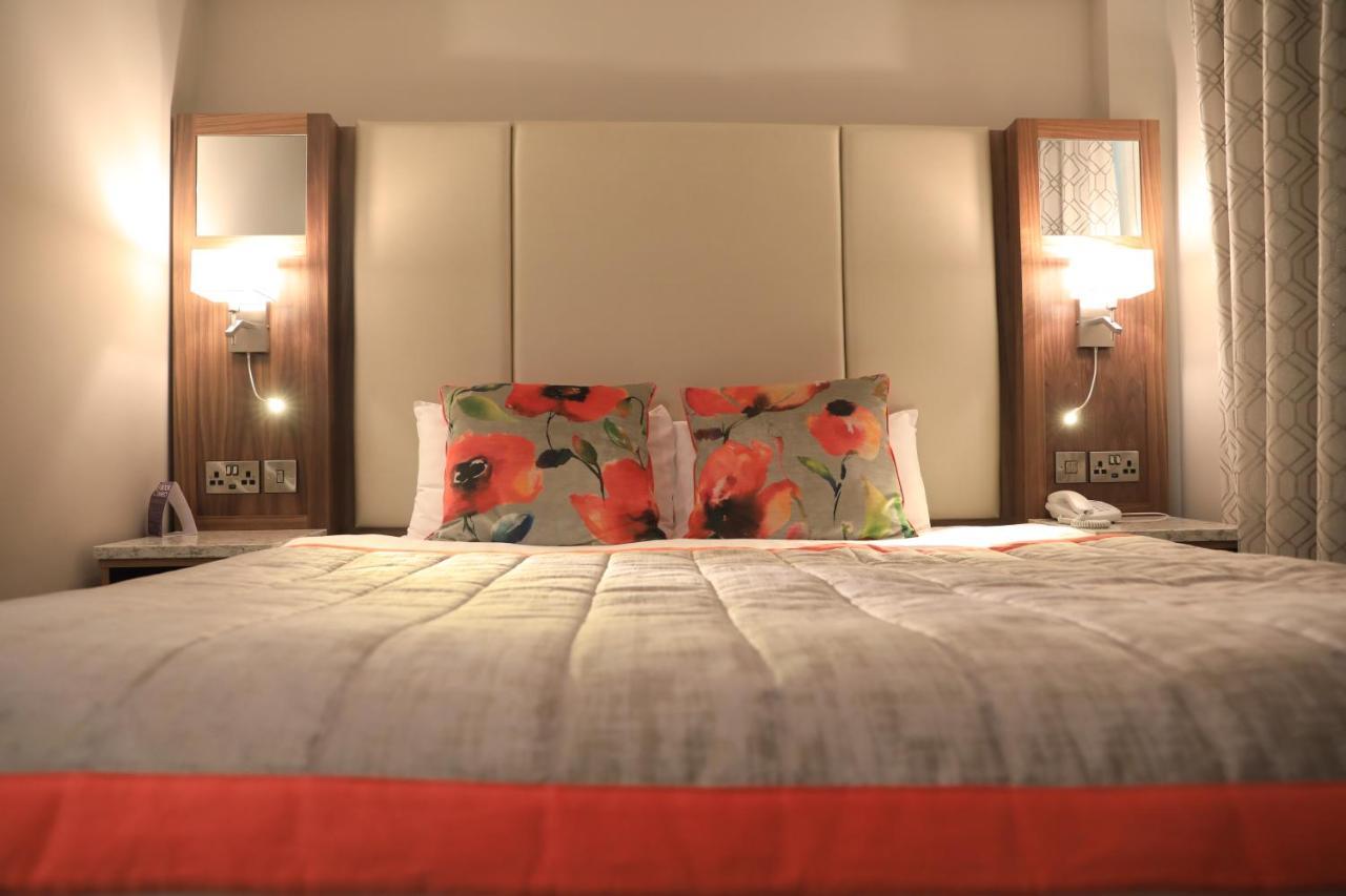 The Valley Hotel & Carriage Gardens Fivemiletown ภายนอก รูปภาพ