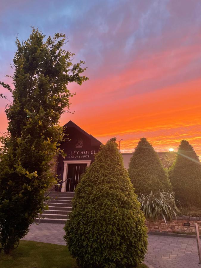 The Valley Hotel & Carriage Gardens Fivemiletown ภายนอก รูปภาพ