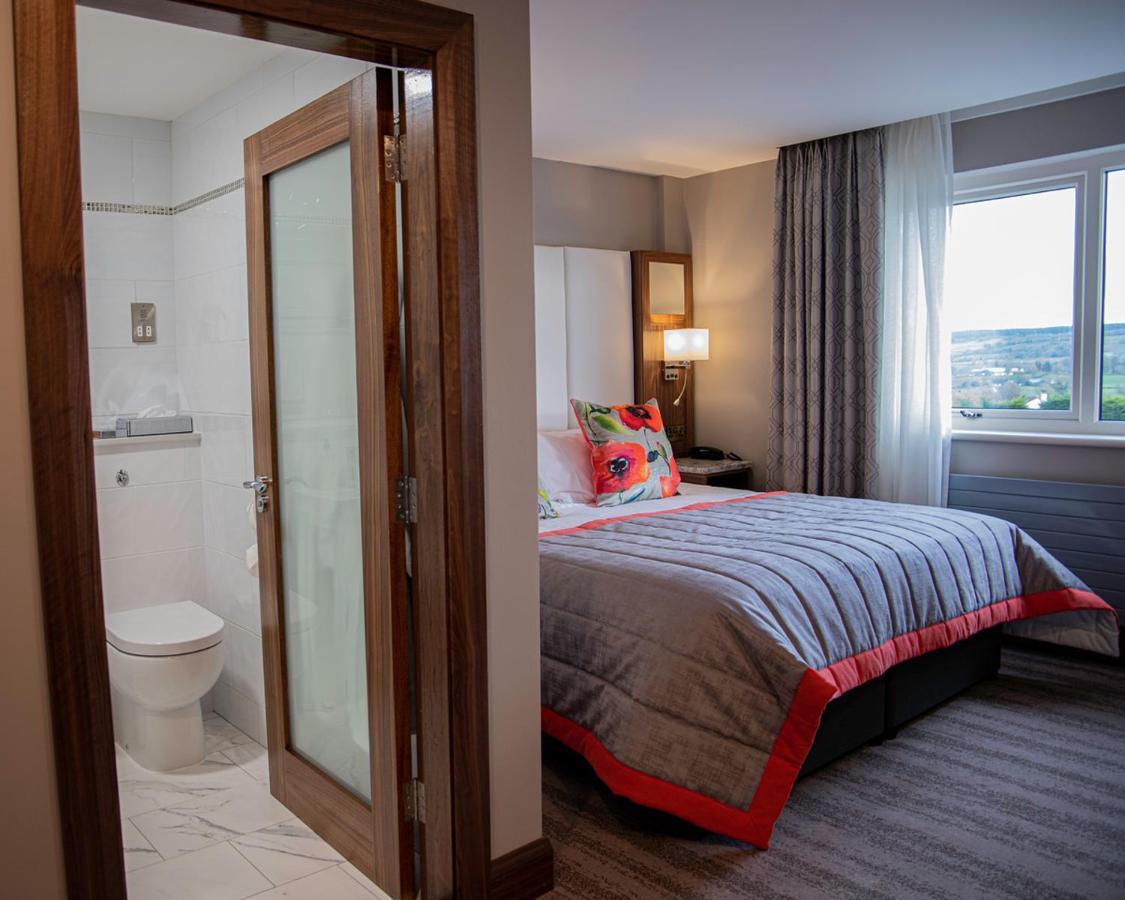 The Valley Hotel & Carriage Gardens Fivemiletown ภายนอก รูปภาพ