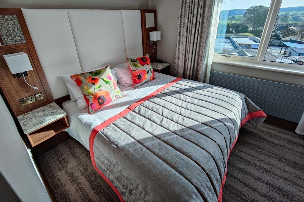 The Valley Hotel & Carriage Gardens Fivemiletown ภายนอก รูปภาพ