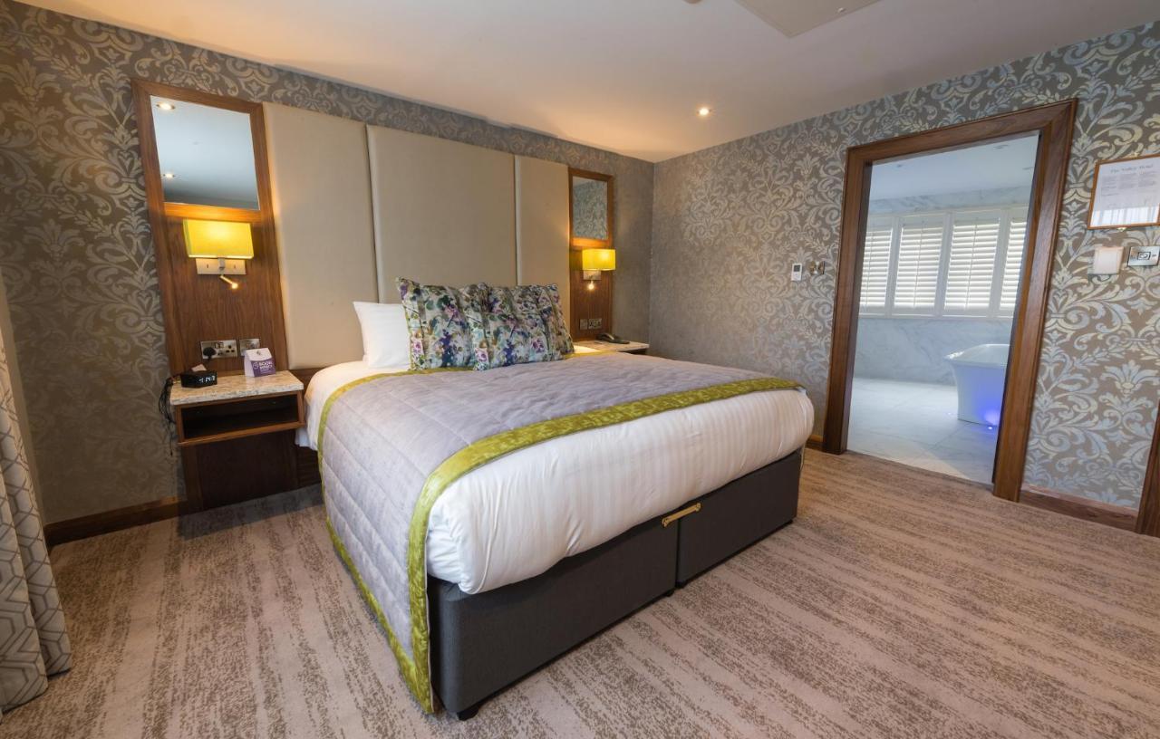 The Valley Hotel & Carriage Gardens Fivemiletown ภายนอก รูปภาพ