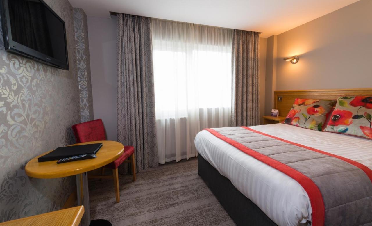 The Valley Hotel & Carriage Gardens Fivemiletown ภายนอก รูปภาพ