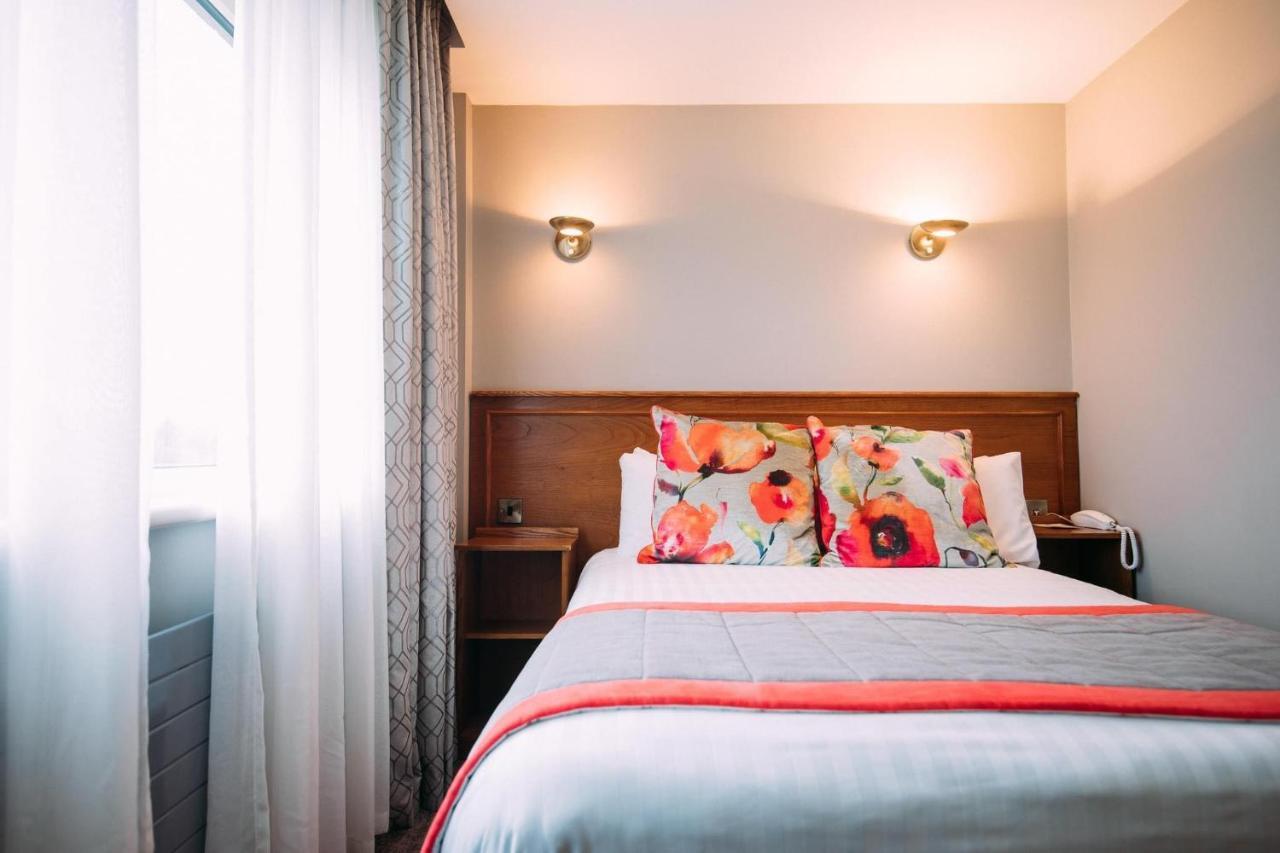 The Valley Hotel & Carriage Gardens Fivemiletown ภายนอก รูปภาพ