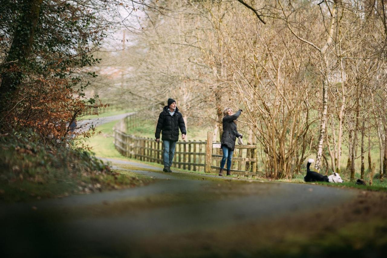 The Valley Hotel & Carriage Gardens Fivemiletown ภายนอก รูปภาพ