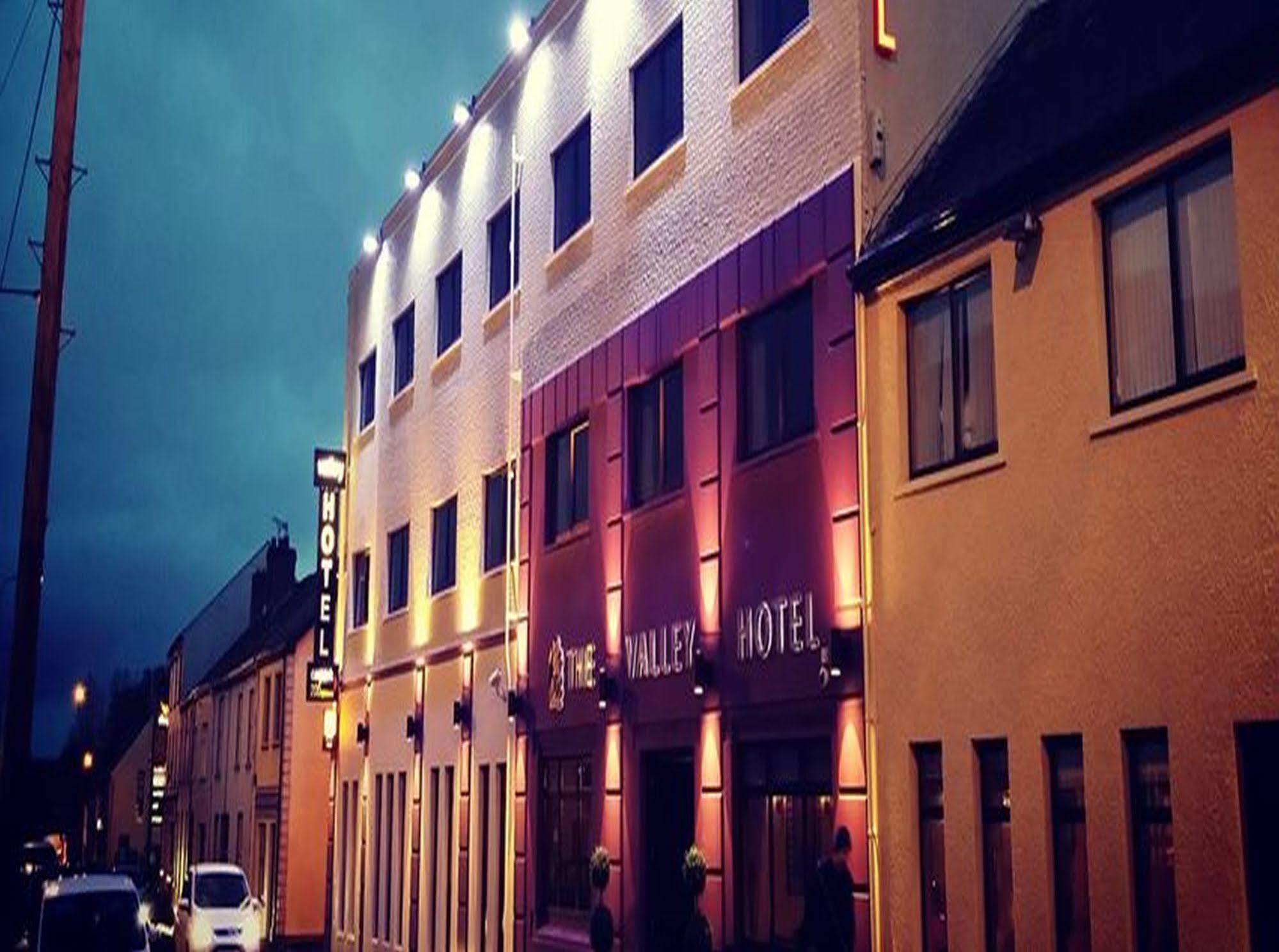 The Valley Hotel & Carriage Gardens Fivemiletown ภายนอก รูปภาพ