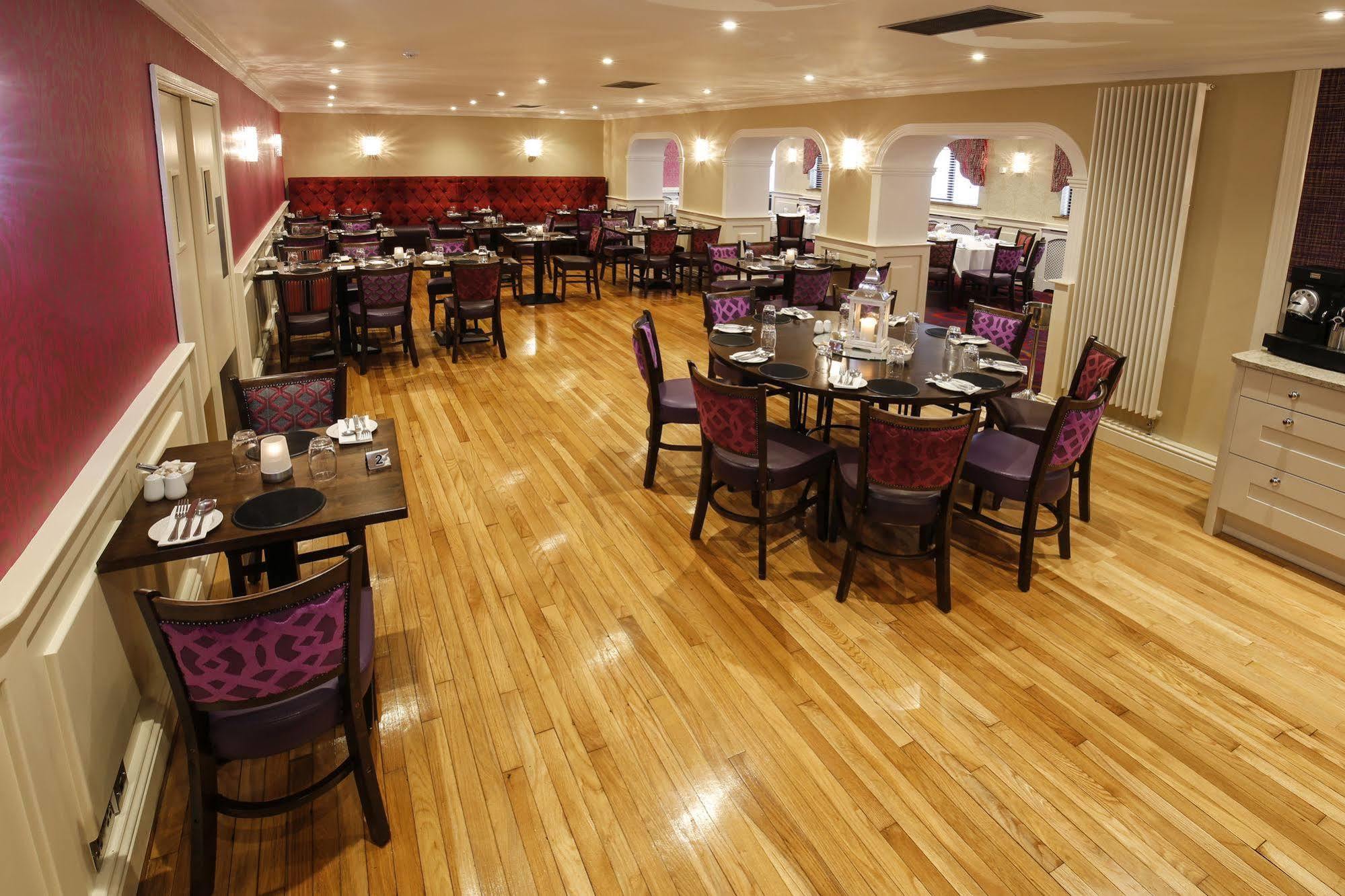The Valley Hotel & Carriage Gardens Fivemiletown ภายนอก รูปภาพ