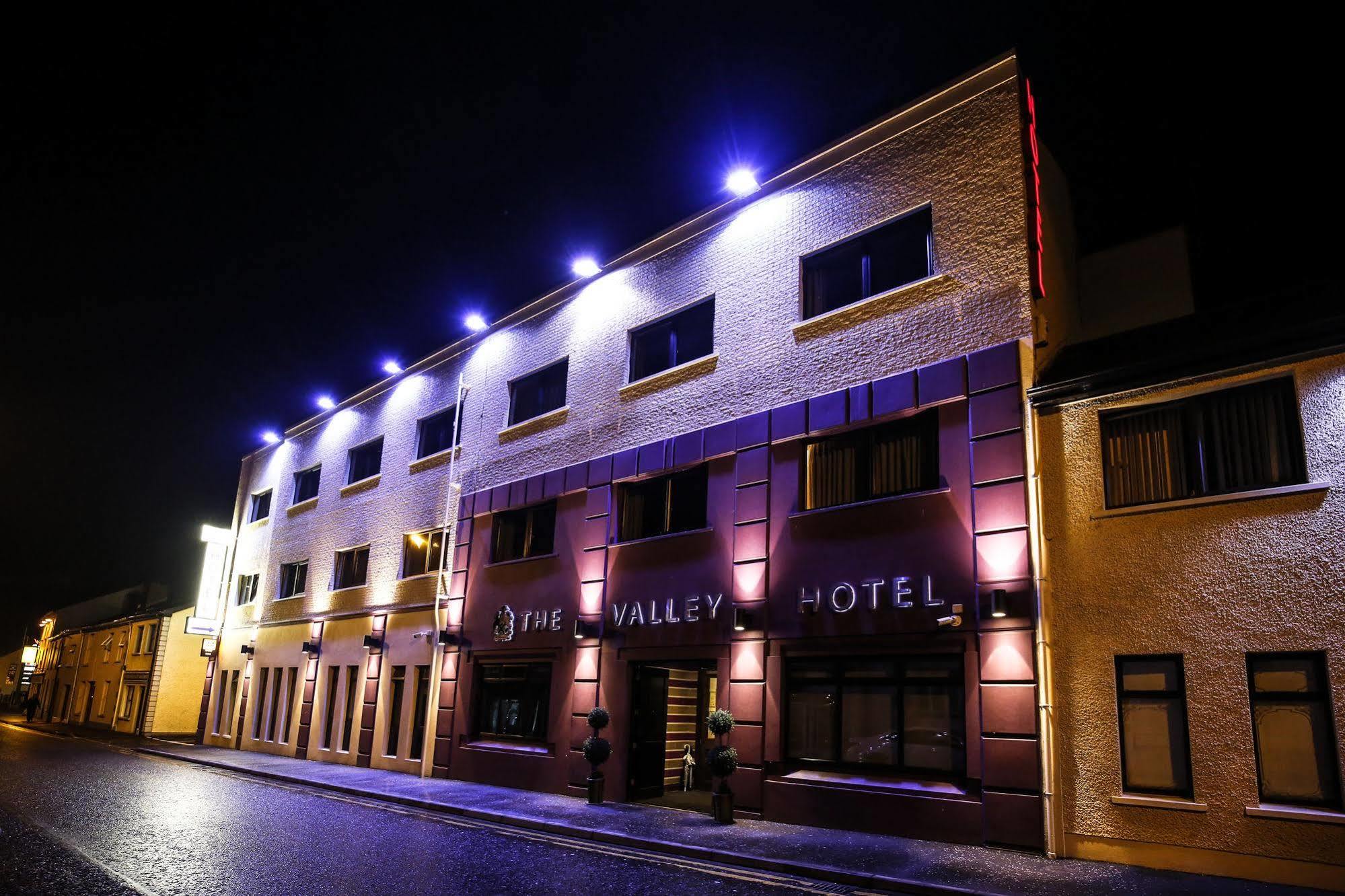 The Valley Hotel & Carriage Gardens Fivemiletown ภายนอก รูปภาพ